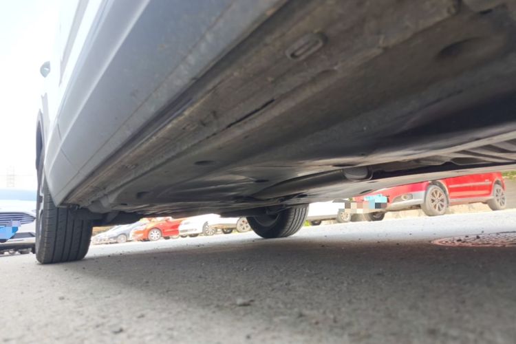 Used Volkswagen Tayron 2024 300TSI Two-Wheel-Drive Luxury Plus Advanced Version Right Side Sill