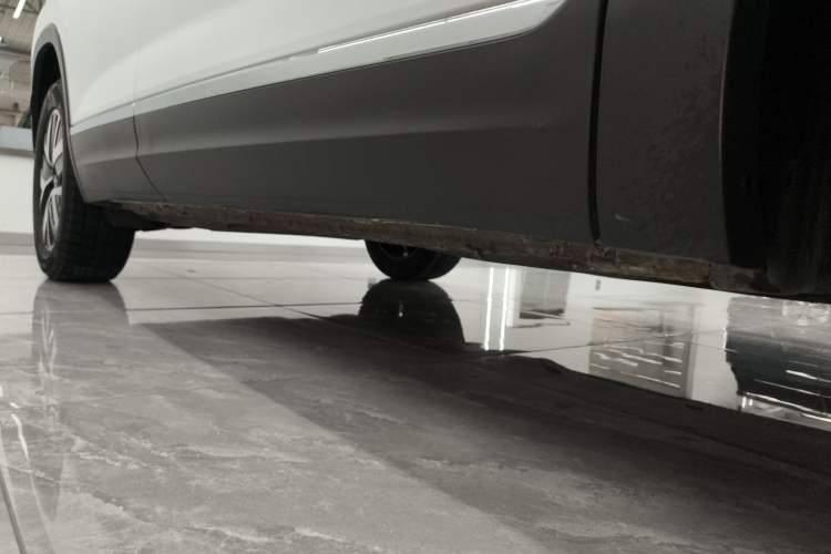 Used Volkswagen Tayron 2024 330TSI Two-Wheel Drive Luxury Plus Advanced Version Right Side Sill