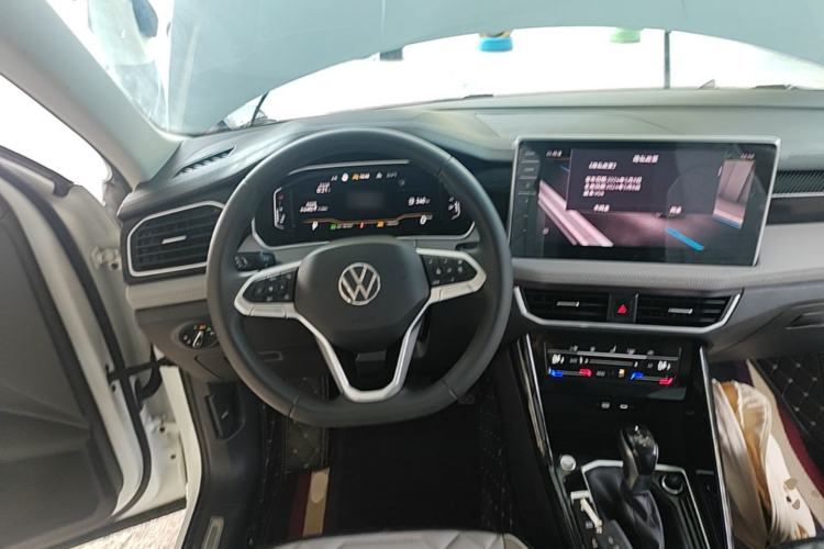 Used Volkswagen Tayron 2024 300TSI Two-Wheel-Drive Luxury Plus Advanced Version Steering Wheel