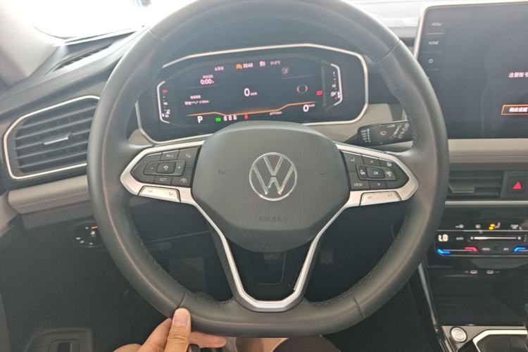 Used Volkswagen Tayron 2024 300TSI Two-Wheel-Drive Luxury Plus Advanced Version Steering Wheel