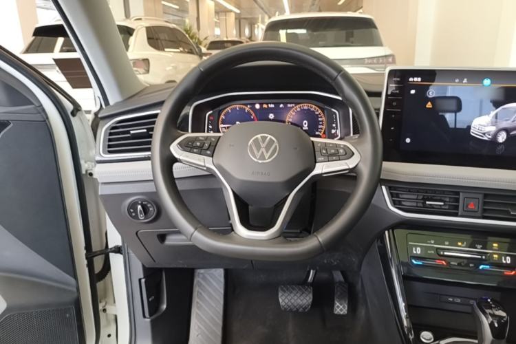 Used Volkswagen Tayron 2024 300TSI Two-Wheel-Drive Luxury Plus Advanced Version Steering Wheel