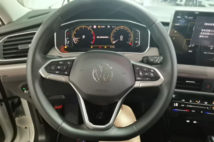 Used Volkswagen Tayron 2024 300TSI Two-Wheel-Drive Luxury Plus Advanced Version Steering Wheel
