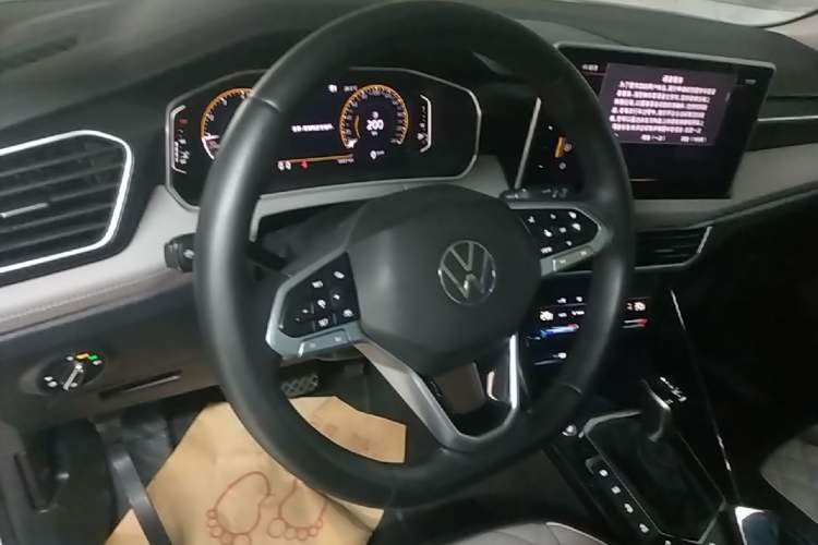 Used Volkswagen Tayron 2024 300TSI Two-Wheel-Drive Luxury Plus Advanced Version Steering Wheel
