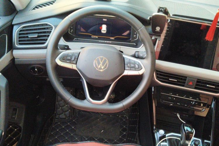 Used Volkswagen Tayron 2024 300TSI Two-Wheel-Drive Luxury Plus Advanced Version Steering Wheel