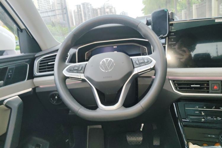 Used Volkswagen Tayron 2024 300TSI Two-Wheel-Drive Luxury Plus Advanced Version Steering Wheel