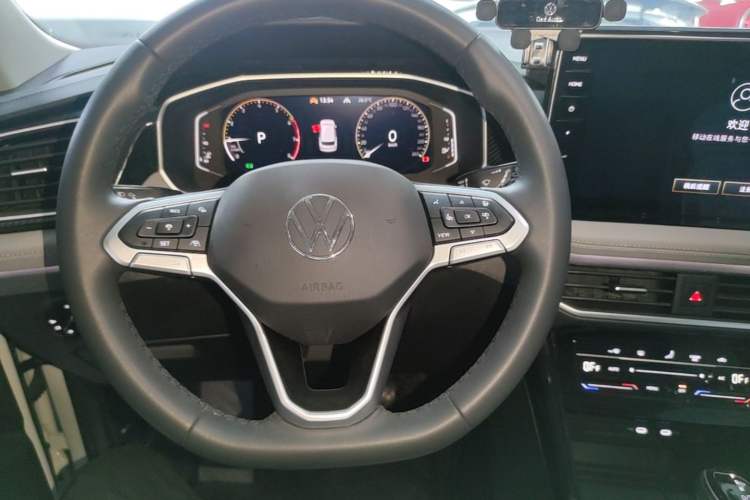Used Volkswagen Tayron 2024 300TSI Two-Wheel-Drive Luxury Plus Advanced Version Steering Wheel