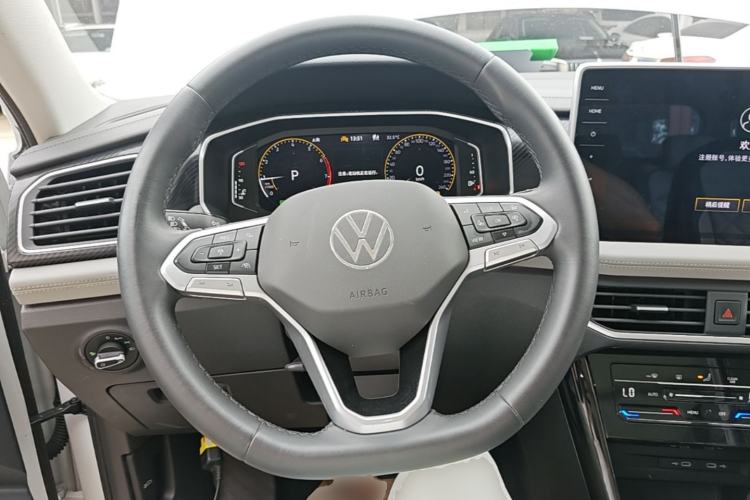 Used Volkswagen Tayron 2024 300TSI Two-Wheel-Drive Luxury Plus Advanced Version Steering Wheel