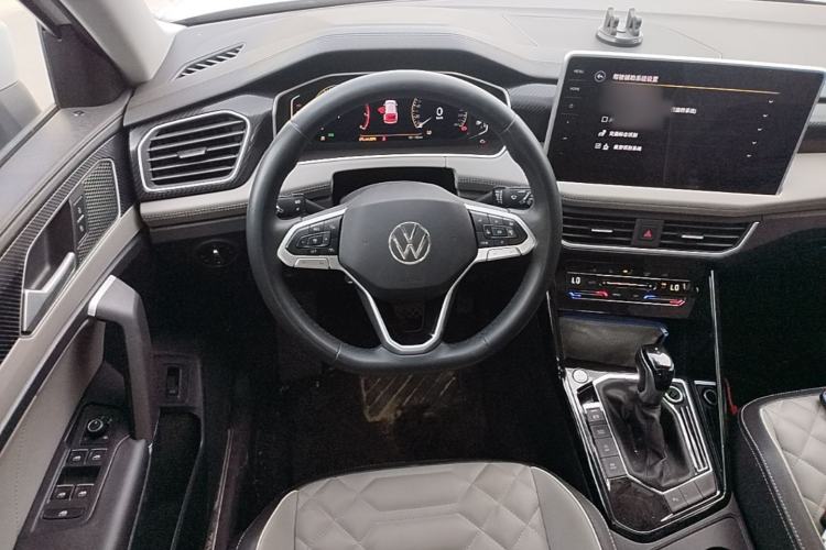 Used Volkswagen Tayron 2024 300TSI Two-Wheel-Drive Luxury Plus Advanced Version Steering Wheel
