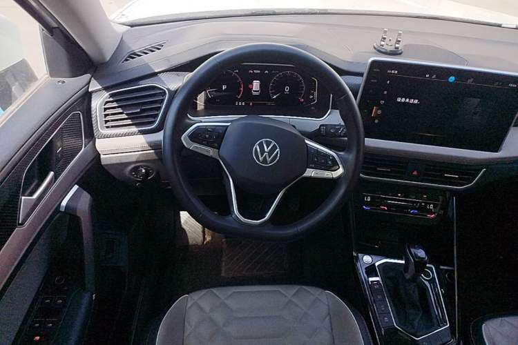 Used Volkswagen Tayron 2024 300TSI Two-Wheel-Drive Luxury Plus Advanced Version Steering Wheel