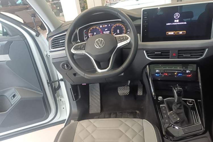 Used Volkswagen Tayron 2024 300TSI Two-Wheel-Drive Luxury Plus Advanced Version Steering Wheel