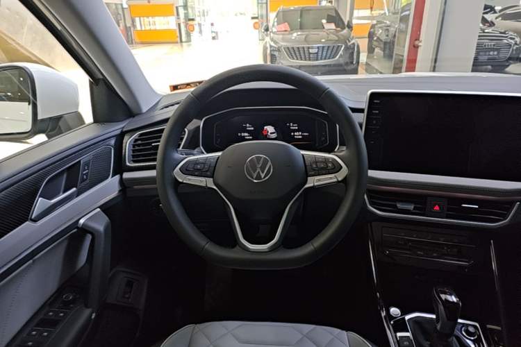 Used Volkswagen Tayron 2024 300TSI Two-Wheel-Drive Luxury Plus Advanced Version Steering Wheel