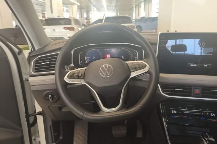 Used Volkswagen Tayron 2024 300TSI Two-Wheel-Drive Luxury Plus Advanced Version Steering Wheel