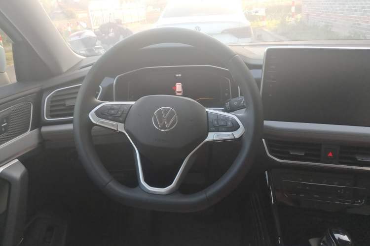 Used Volkswagen Tayron 2024 300TSI Two-Wheel-Drive Luxury Plus Advanced Version Steering Wheel