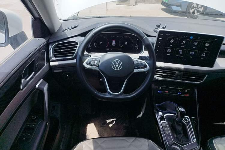 Used Volkswagen Tayron 2024 300TSI Two-Wheel-Drive Luxury Plus Advanced Version Steering Wheel
