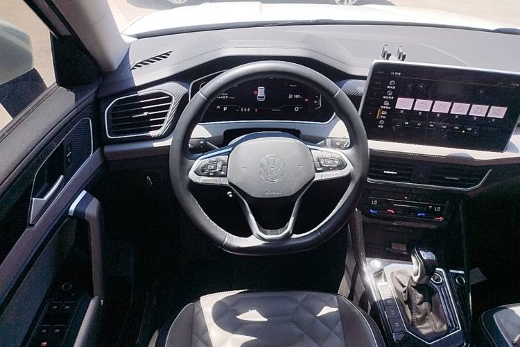 Used Volkswagen Tayron 2024 300TSI Two-Wheel-Drive Luxury Plus Advanced Version Steering Wheel