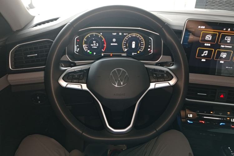 Used Volkswagen Tayron 2024 300TSI Two-Wheel-Drive Luxury Plus Advanced Version Steering Wheel