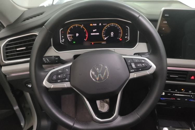 Used Volkswagen Tayron 2024 330TSI Two-Wheel Drive Luxury Plus Advanced Version Steering Wheel