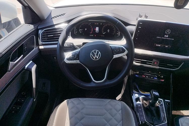 Used Volkswagen Tayron 2024 300TSI Two-Wheel-Drive Luxury Plus Advanced Version Steering Wheel