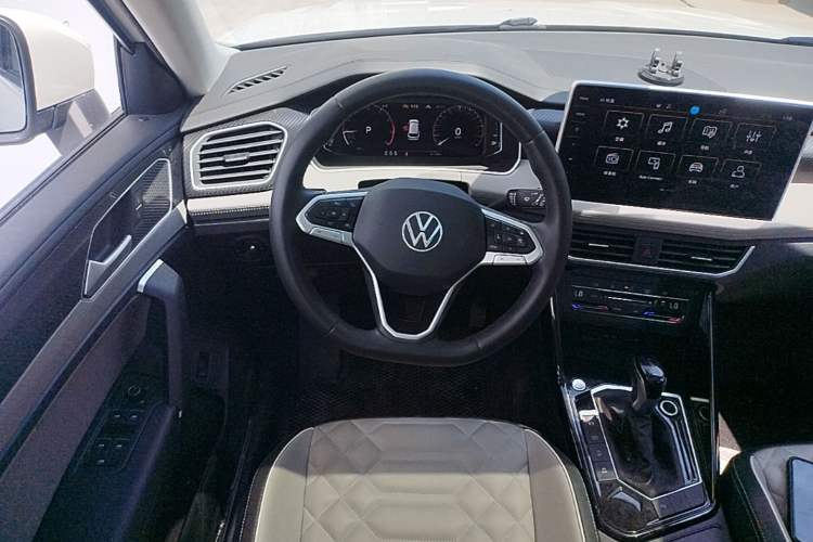 Used Volkswagen Tayron 2024 300TSI Two-Wheel-Drive Luxury Plus Advanced Version Steering Wheel