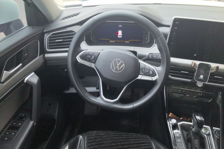 Used Volkswagen Tayron 2024 300TSI Two-Wheel-Drive Luxury Plus Advanced Version Steering Wheel
