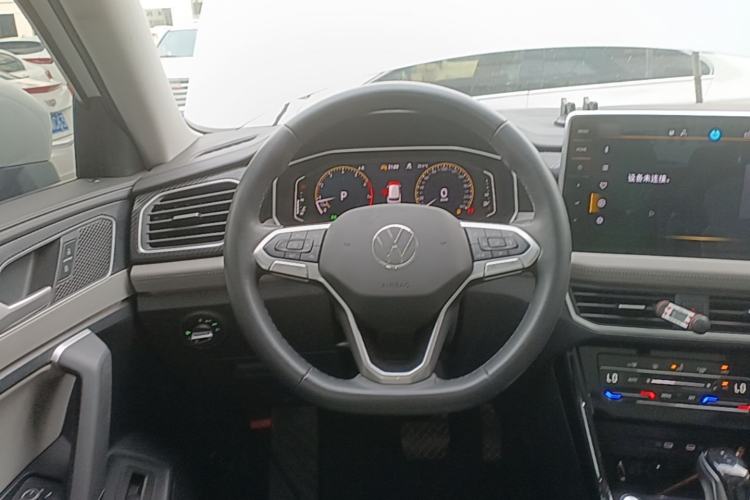 Used Volkswagen Tayron 2024 300TSI Two-Wheel-Drive Luxury Plus Advanced Version Steering Wheel