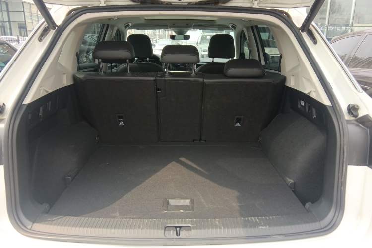 Used Volkswagen Tayron 2024 300TSI Two-Wheel-Drive Luxury Plus Advanced Version Trunk