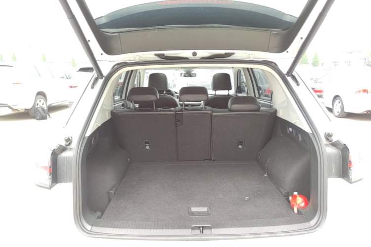 Used Volkswagen Tayron 2024 300TSI Two-Wheel-Drive Luxury Plus Advanced Version Trunk