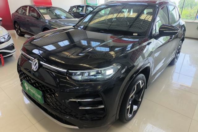 Ojetý Volkswagen Tayron 2025 Tharu L 330TSI Two-Wheel Drive Elite City Package