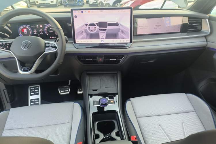 Used Volkswagen Tayron 2025 Tiguan L 380TSI 4Motion Luxury Easy Package Audio And AC Panel