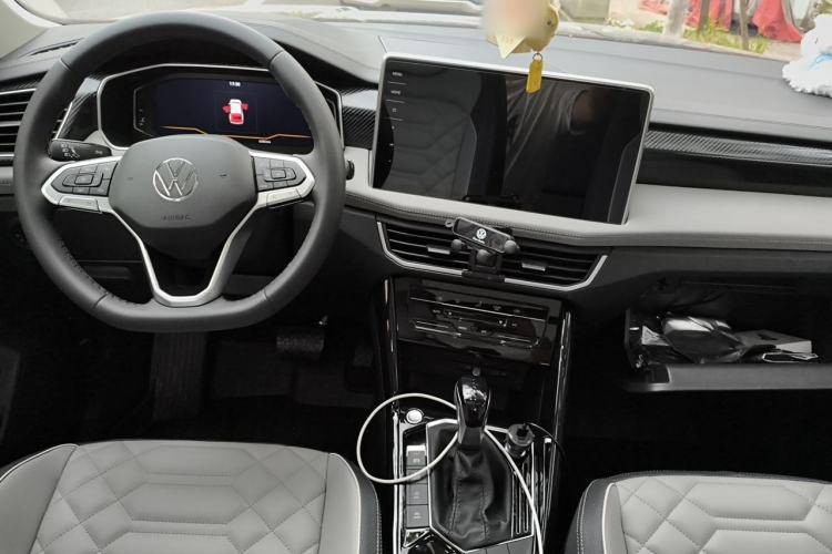 Used Volkswagen Tayron 2025 Facelifted Model, Popular Version, 300TSI Center Console