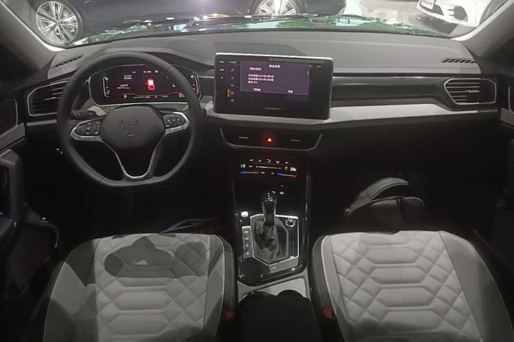 Used Volkswagen Tayron 2025 Zhongxiang Version 300TSI Center Console