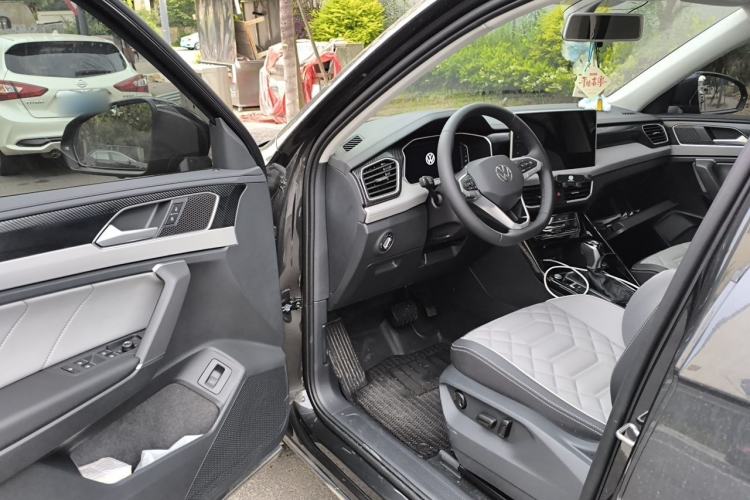 Used Volkswagen Tayron 2025 Facelifted Model, Popular Version, 300TSI Driver Seat
