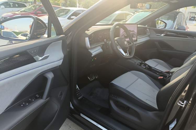 Used Volkswagen Tayron 2025 Tiguan L 380TSI 4Motion Luxury Easy Package Driver Seat
