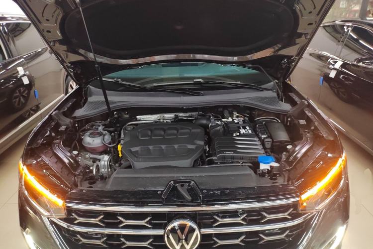 Used Volkswagen Tayron 2025 Facelifted Model, Popular Version, 330TSI Engine Bay