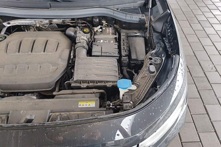 Used Volkswagen Tayron 2025 Tiguan L 330TSI Two-Wheel-Drive Elite Engine Bay Left