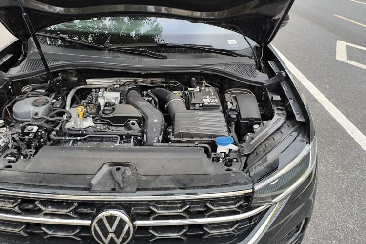 Used Volkswagen Tayron 2025 Facelifted Model, Popular Version, 300TSI Engine Bay Left