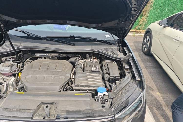 Used Volkswagen Tayron 2025 Facelifted Model, Popular Version, 330TSI Engine Bay Left