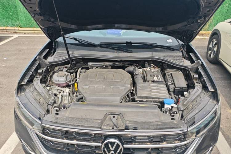 Used Volkswagen Tayron 2025 Facelifted Model, Popular Version, 330TSI Engine Bay