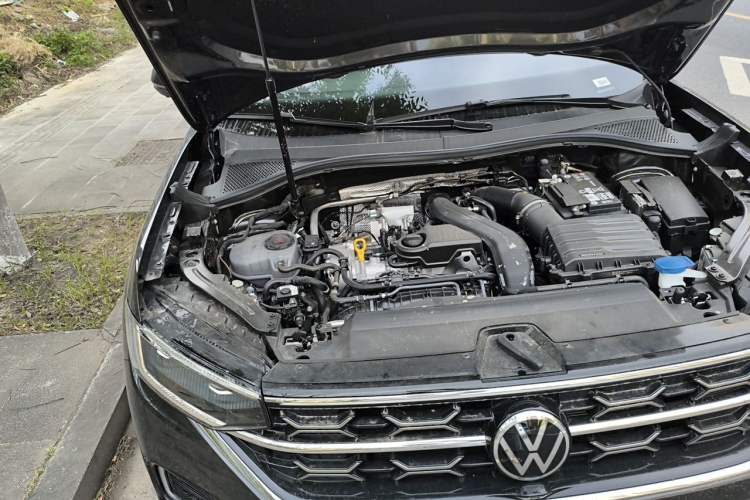 Used Volkswagen Tayron 2025 Facelifted Model, Popular Version, 300TSI Engine Bay Right