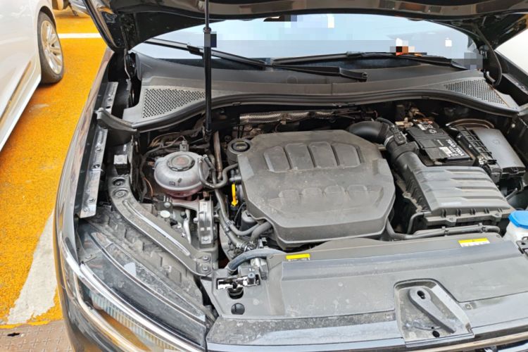 Used Volkswagen Tayron 2025 Facelifted Model, Popular Version, 330TSI Engine Bay Right