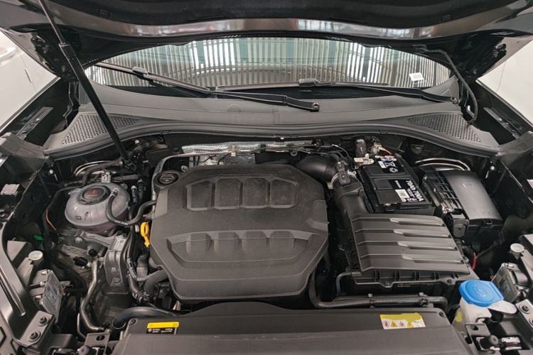 Used Volkswagen Tayron 2025 Facelifted Model, Popular Version, 330TSI Engine Bay