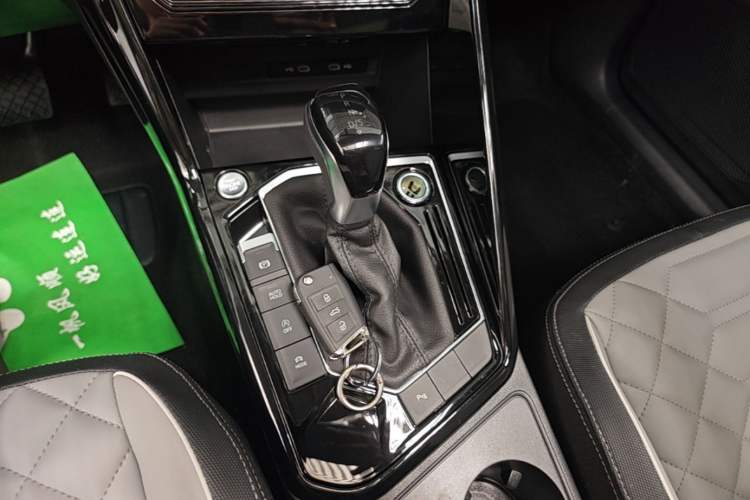 Used Volkswagen Tayron 2025 Facelifted Model, Popular Version, 330TSI Gear Lever