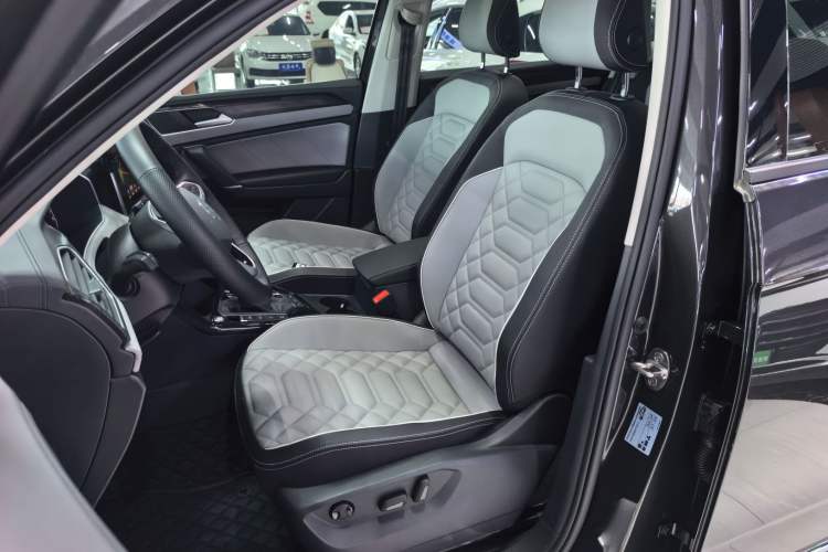Used Volkswagen Tayron 2025 Zhongxiang Version 300TSI Interior 1