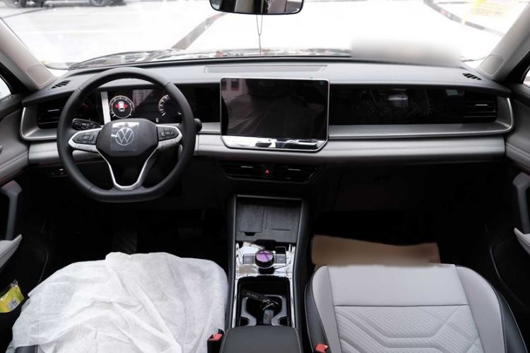 Used Volkswagen Tayron 2025 Tiguan L 300TSI Two-Wheel-Drive Elite Edition Interior 1