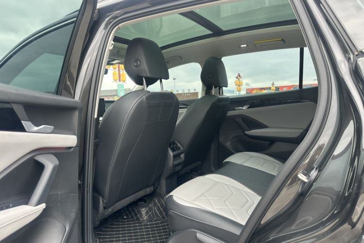 Used Volkswagen Tayron 2025 Tiguan L 330TSI Two-Wheel-Drive Elite Interior 1