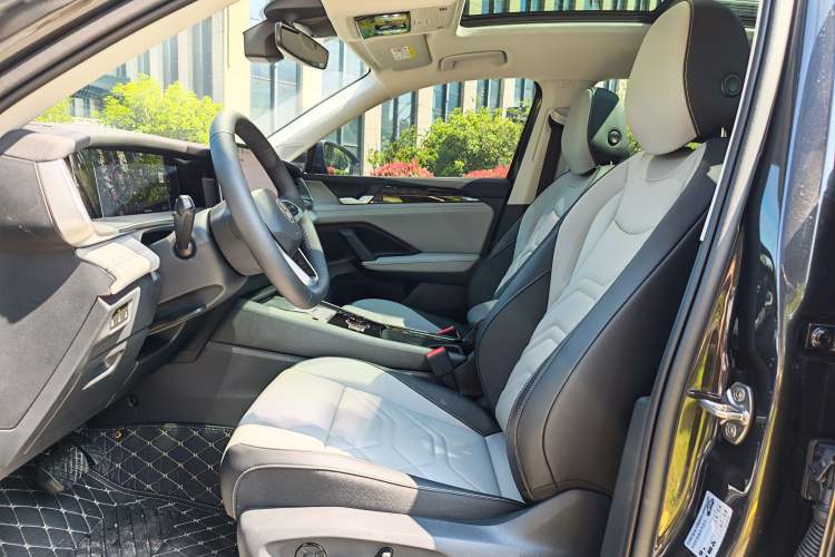 Used Volkswagen Tayron 2025 Tiguan L 300TSI Two-Wheel-Drive Elite Edition Interior 2