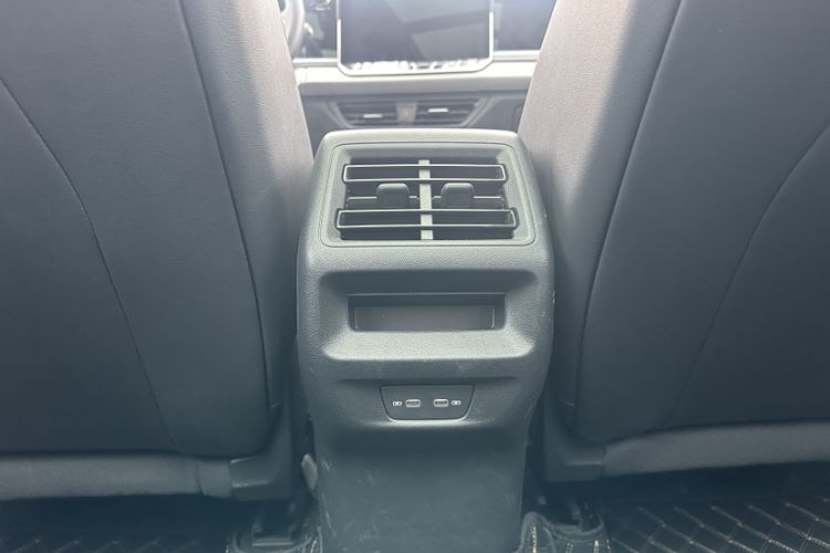 Used Volkswagen Tayron 2025 Tiguan L 330TSI Two-Wheel-Drive Elite Interior 3