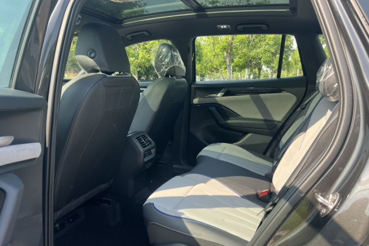 Used Volkswagen Tayron 2025 Tiguan L 380TSI 4Motion Luxury Easy Package Interior 4