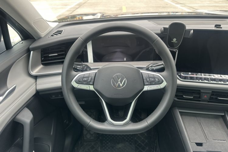 Used Volkswagen Tayron 2025 Tiguan L 330TSI Two-Wheel-Drive Elite Interior 6