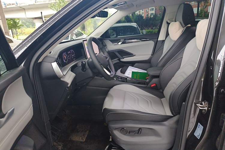 Used Volkswagen Tayron 2025 Tiguan L 330TSI Two-Wheel-Drive Elite Left Front Seat